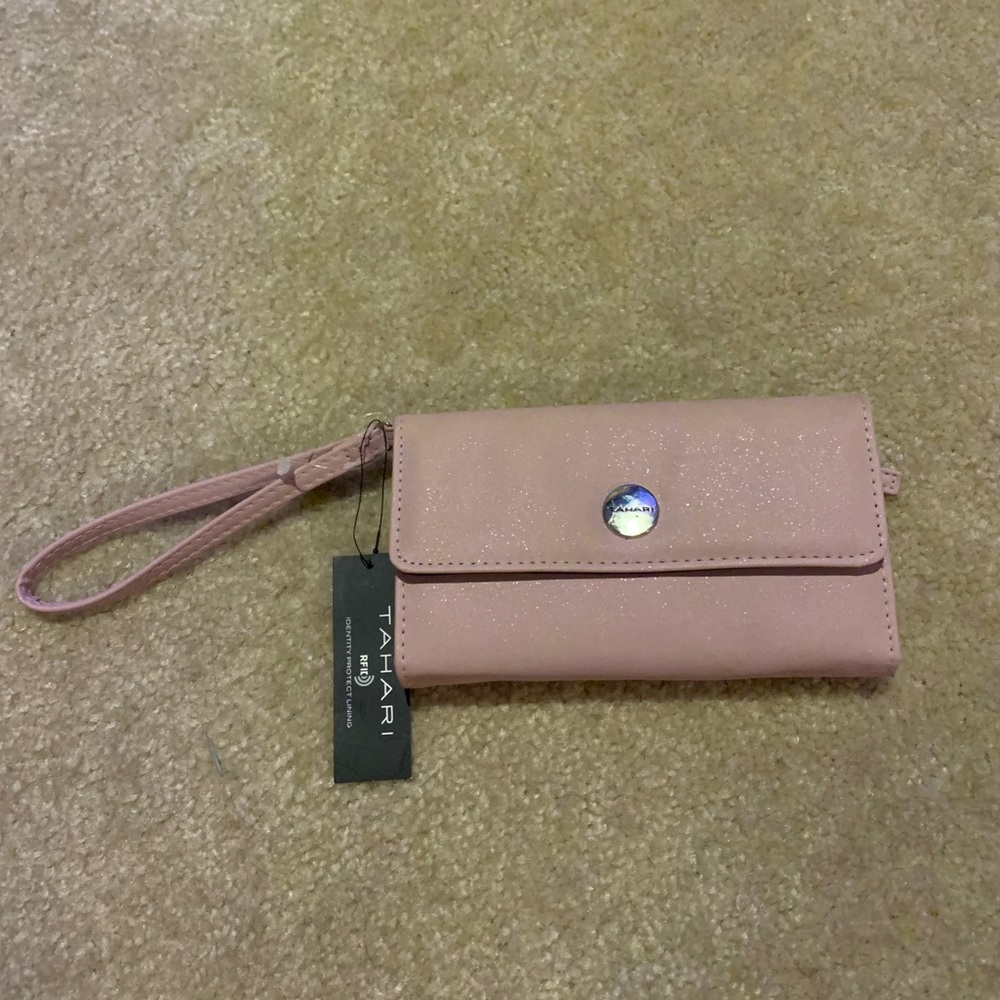 Tahari wristlet NWT